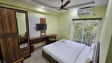 Deluxe Room | Desk, laptop workspace, WiFi (free)