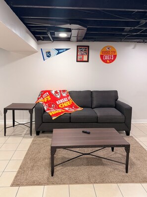 Interior - Legacy House: Stylish 3BR 2BA Family Home - Conveniently Kansas City (Grandview)