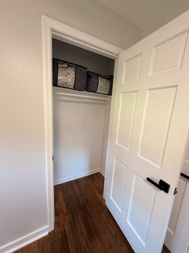 Legacy House: Stylish 3BR 2BA Family Home - Conveniently Kansas City