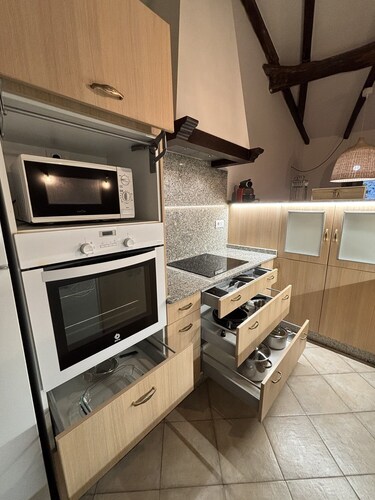 A charming, traditional, and comfortable cottage in the Ribeira Sacra. Pet-Friendly.
