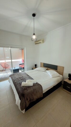 WiFi, bed sheets - Vrbo Property (Portimão)