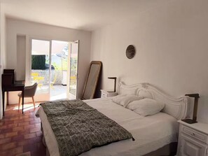 A bedroom with a bed, a desk, a chair, a mirror, and a nightstand. - Villa Cézanne Panorama, Downtown Within Walking Distance (Aix-en-Provence)