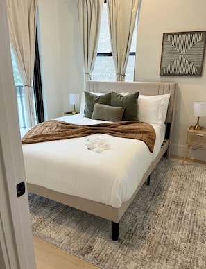 5 bedrooms, iron/ironing board, WiFi, bed sheets