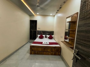 Room, City View | WiFi (free), bed sheets - OM BNB AC ROOMS Available in Varanasi  (Varanasi)