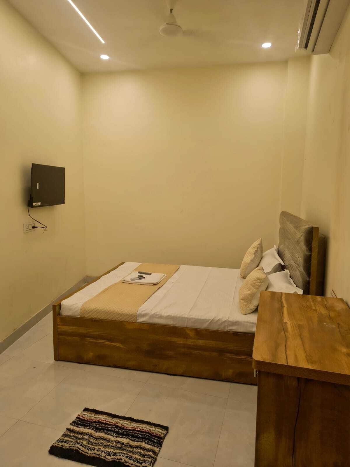 Room, City View