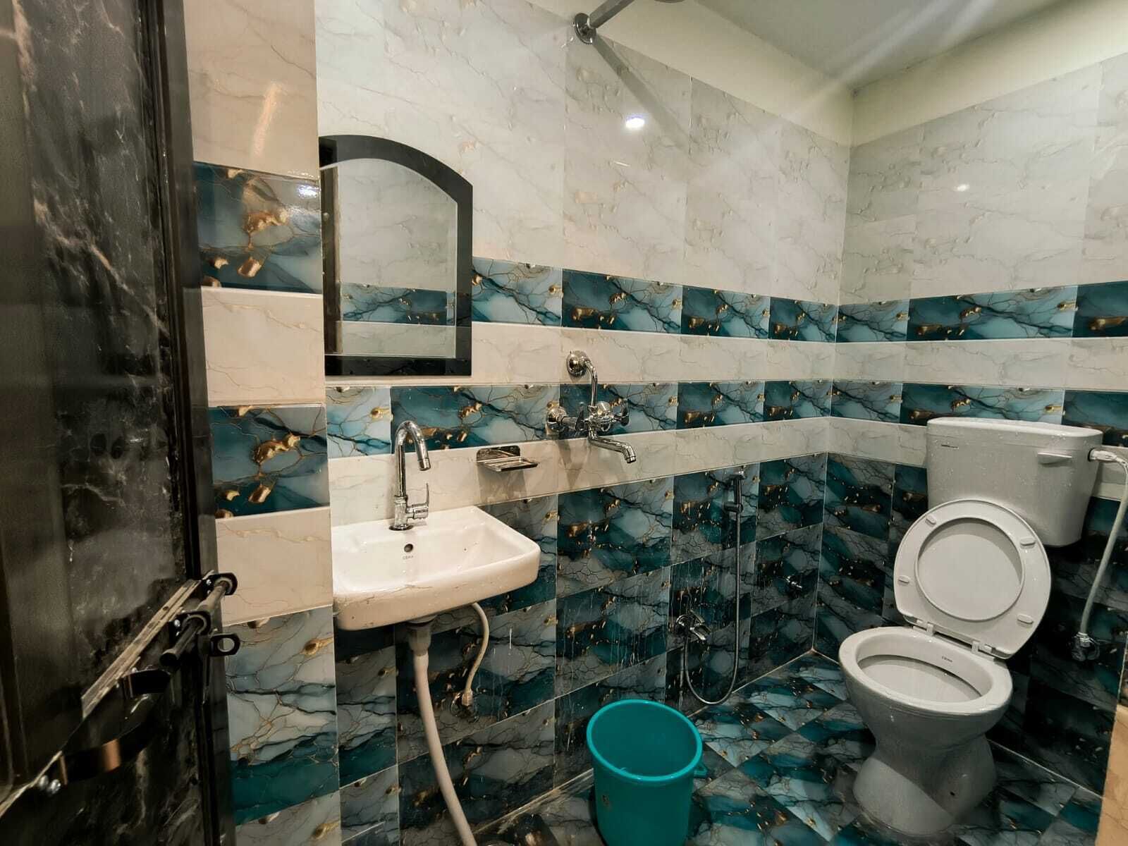 Deluxe Room, Balcony, City View | Bathroom | Soap