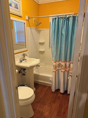 Bathroom - PINK PALM Sleeps 7 DOG friendly FULL Beach Gear Hot Tub STEPS to BEACH (Clearwater)