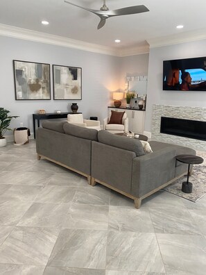 Living area - Spacious 5-bedroom, 5.5 bath house in Miramar Beach-Caribe Subdivision (Miramar Beach)