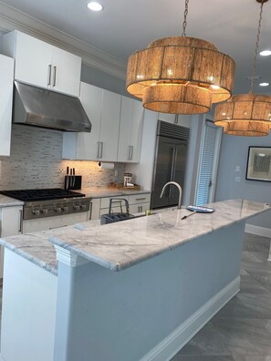Private kitchen - Spacious 5-bedroom, 5.5 bath house in Miramar Beach-Caribe Subdivision (Miramar Beach)