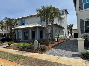 Exterior - Spacious 5-bedroom, 5.5 bath house in Miramar Beach-Caribe Subdivision (Miramar Beach)