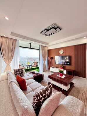 A modern living room with a sofa, coffee table, and a television mounted on the wall. - Cozy 2-bedroom apartment with AC in fantastic Nairobi (Nairobi)