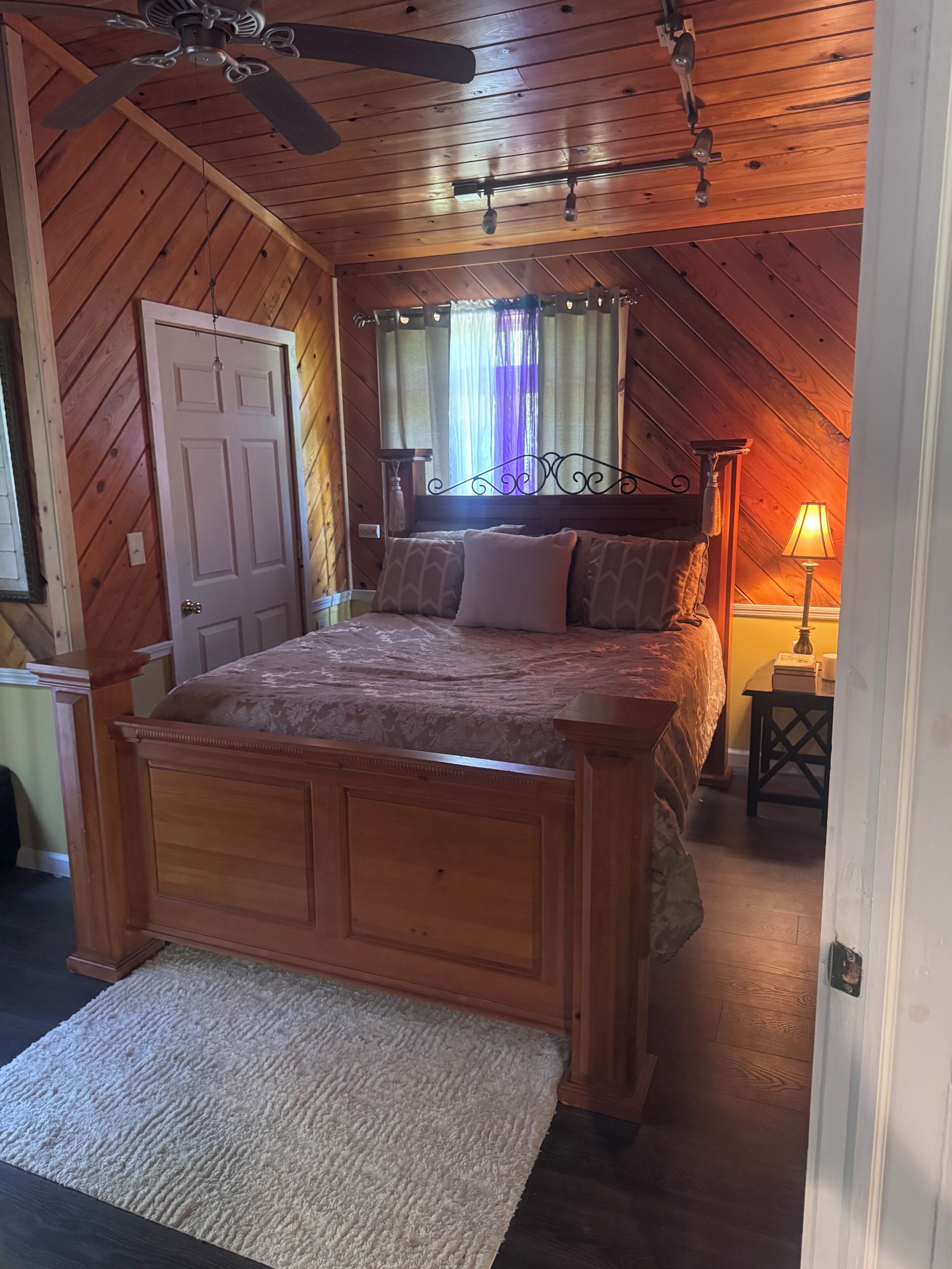 2 chambres, fer et planche à repasser, Wi-Fi gratuit, draps fournis