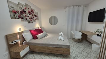 1 habitación, escritorio, wifi gratis y ropa de cama