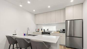 Coffee/tea maker, fridge, microwave, oven