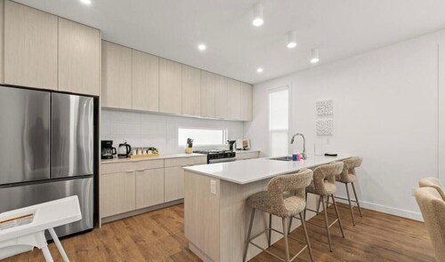 Air | Bright 2BR Near Downtown & WEM | 2 King Beds