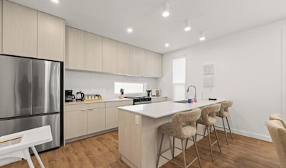 Air | Bright 2BR Near Downtown & WEM | 2 King Beds