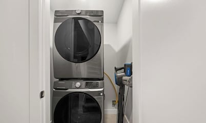 Fire | Bold 2BR YEG Escape | 2 King Beds | Near DT