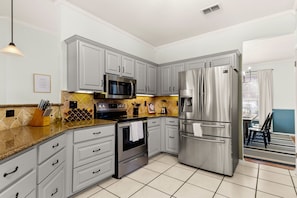 Private kitchen - Family Fun, Heated Pool, Slide, Hot Tub, Game Room (San Antonio)