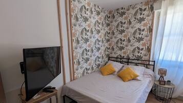 1 bedroom, iron/ironing board, WiFi, bed sheets
