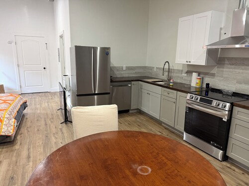 New studio apartment in Pacific Grove walk to Trader joes, restaurants Starbucks
