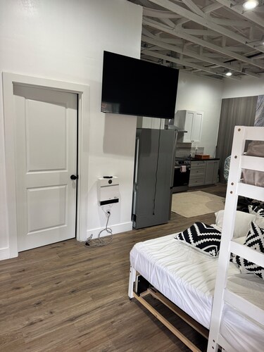 New studio apartment in Pacific Grove walk to Trader joes, restaurants Starbucks