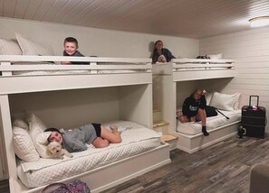 4 chambres, accès au Wi-Fi (inclus), literie fournie