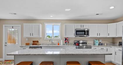 Charming 3-bedroom 2 full bath country house in tranquil Springfield