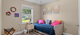 Charming 3-bedroom 2 full bath country house in tranquil Springfield