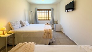 Habitación triple básica, vista al jardín