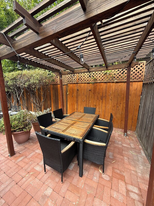Outdoor dining