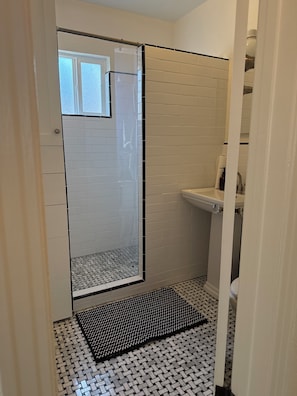 Dusche, Handtücher, Seife, Toilettenpapier