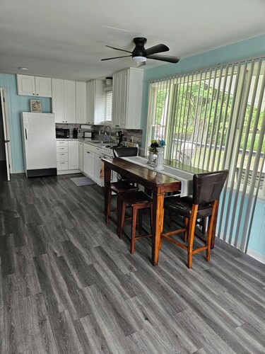 Water Front Cozy 2-bedroom cottage in enjoyable West Branch with AC