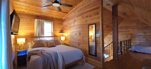 Scenic Riverview Cabin For Fishermen/Outdoorsmen