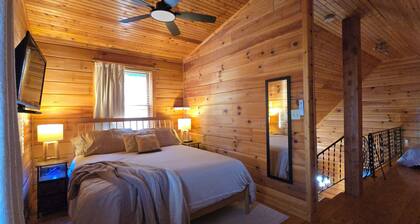 Scenic Riverview Cabin For Fishermen/Outdoorsmen