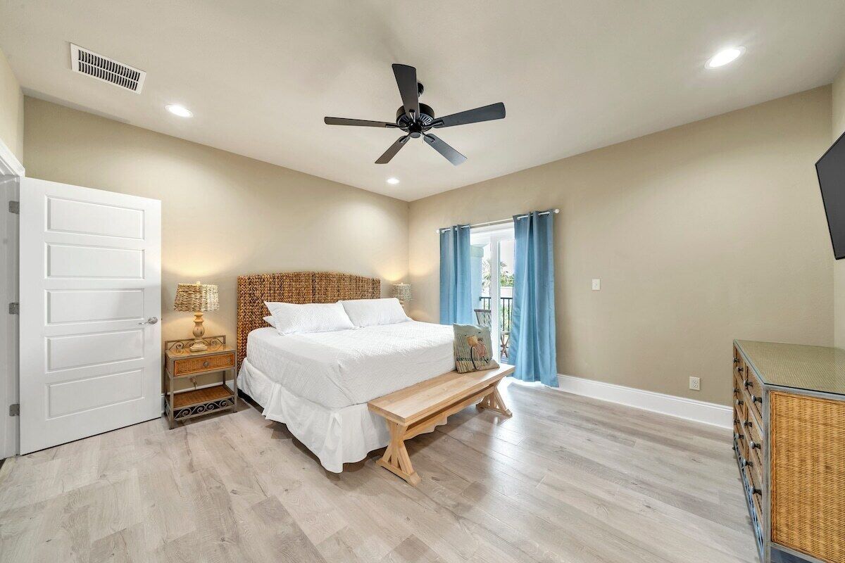 11 bedrooms, iron/ironing board, WiFi, bed sheets