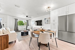 Unclassified image, 4 of 23, button - Sea and Sol| 4 Blk to Beach | Close to Mayo | 2 king beds (Jacksonville Beach)