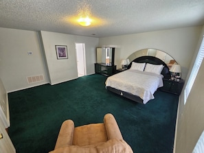 Iron/ironing board, WiFi, bed sheets - 3-bedroom house in welcoming Mesquite with cool AC (Mesquite)