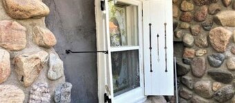 A Riverview Cottage at Lily!