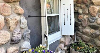 A Riverview Cottage at Lily!