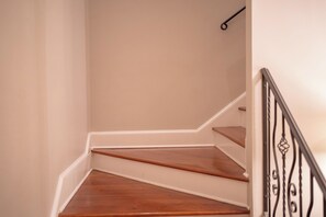A staircase with wooden steps and a metal railing. - 3 King Beds with En Suite Bathrooms and Private Shuttle to Square & Stadium (Oxford)