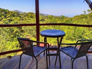 Outdoor dining - Magic House (Minca)