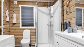 Shower, hair dryer, towels, soap - "Verden" Cabin – Your Perfect Mountain Adventure in Kongsberg, Norway (Buskerud)