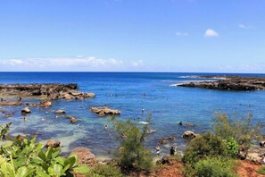 A coastal area with clear water, rocky formations, and greenery. - New Waikiki 2BR •Walk to Beach +free parking (Honolulu)