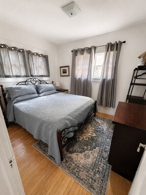 Iron/ironing board, WiFi, bed sheets - 3-bedroom house in wonderful Longmont with cool vibes (Longmont)