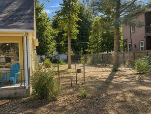Property grounds - Charming 3BR Home • 1 Block to Downtown • Fenced Yard (Longmont)