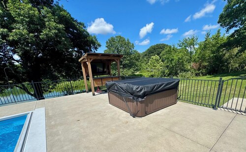 6-Acre Lake Estate: Boat Dock, Pool, Hot Tub, Pond