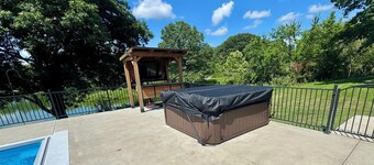 6-Acre Lake Estate: Boat Dock, Pool, Hot Tub, Pond