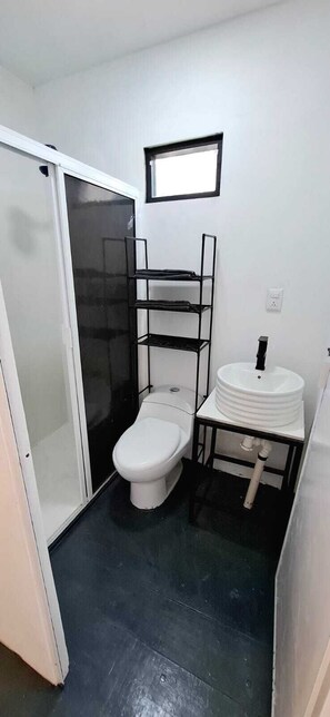 Departamento, balcón, junto a la playa | Baño | Regadera y toallas 
