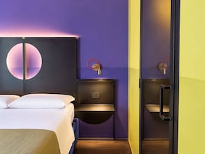 In-room safe, desk, laptop workspace, blackout curtains - CHROMA DESIGN ROOMS (roma)