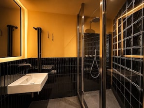 Shower, free toiletries, hair dryer, slippers - CHROMA DESIGN ROOMS (roma)